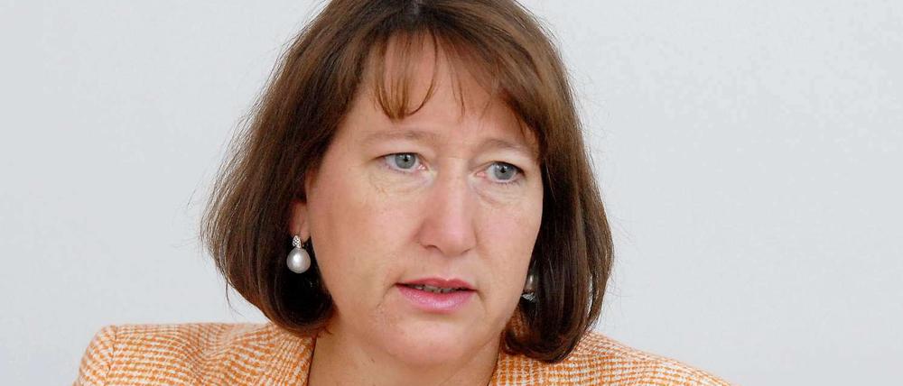 Hildegard Müller (45) stammt aus Westfalen und war bis 2002 Bundesvorsitzende der Jungen Union und bis 2008 Staatsministerin im Kanzleramt. Vor vier Jahren wechselte die Diplom-Kauffrau an die Spitze des Bundesverbands der Energie- und Wasserwirtschaft (BDEW). Sie ist verheiratet, hat eine Tochter und lebt in Berlin, Düsseldorf und Heidelberg.