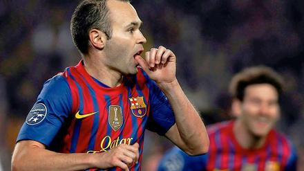 Daumen hoch. Iniesta liegt in der Gunst der Sportjournalisten vorn.