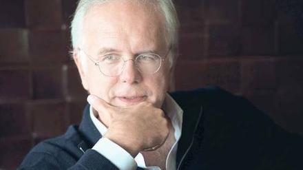 „Man muss sich eines Tages entscheiden: Produziere ich Opel oder Ferrari?“ Harald Schmidt, 55, macht sich nach eigenen Angaben keinen Kopf darüber, warum seine Show bei Sat 1 gescheitert ist. Foto: dapd