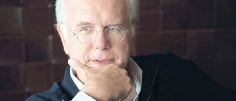 „Man muss sich eines Tages entscheiden: Produziere ich Opel oder Ferrari?“ Harald Schmidt, 55, macht sich nach eigenen Angaben keinen Kopf darüber, warum seine Show bei Sat 1 gescheitert ist. Foto: dapd