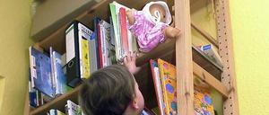 Heikle Kletterpartie. Stürze sind gerade für die Kleinen gefährlich. Sie landen nämlich häufig auf dem Kopf