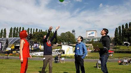 Sieht aus wie ein Ball, ist aber eine Kamera. Auf der Ifa bekam sie einen Preis.