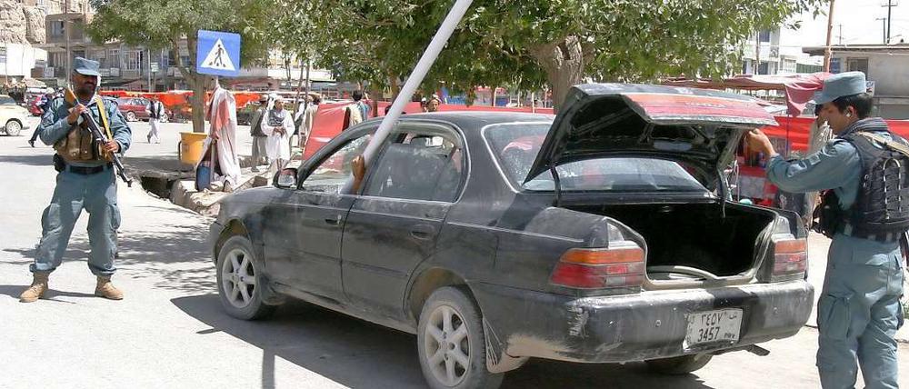 Polizeikontrollen nach den Anschlägen in der Provinz Wardak.