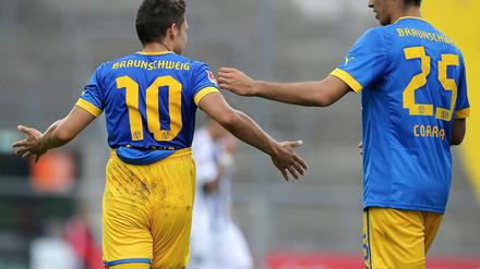 Braunschweigs Mirko Boland (l.) steuerte gegen den VfR Aalen zwei Tore zum 3:0-Sieg bei.