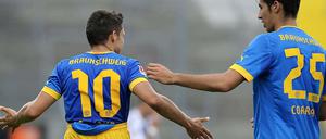 Braunschweigs Mirko Boland (l.) steuerte gegen den VfR Aalen zwei Tore zum 3:0-Sieg bei.