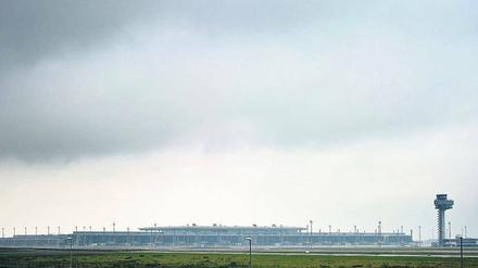 Schönefelder Stille. Noch sind es die Bauarbeiter, die Lärm machen am Flughafen BER. Bald machen die Flieger Krach – die ersten am Donnerstag: die Jets der Ila. Foto: dpa