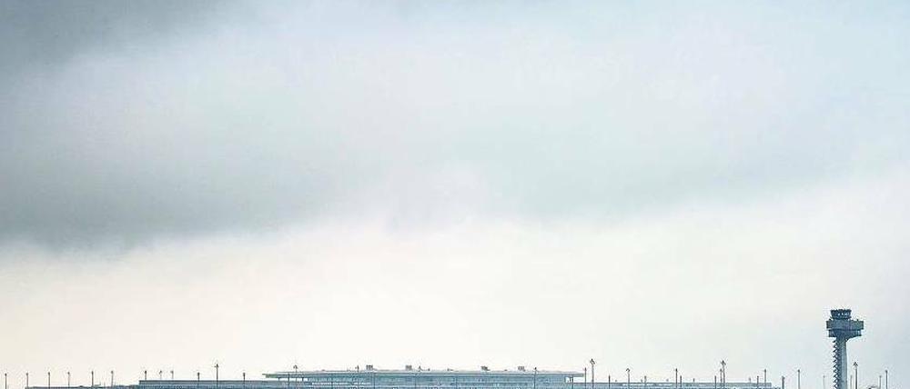 Schönefelder Stille. Noch sind es die Bauarbeiter, die Lärm machen am Flughafen BER. Bald machen die Flieger Krach – die ersten am Donnerstag: die Jets der Ila. Foto: dpa