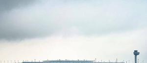 Schönefelder Stille. Noch sind es die Bauarbeiter, die Lärm machen am Flughafen BER. Bald machen die Flieger Krach – die ersten am Donnerstag: die Jets der Ila. Foto: dpa