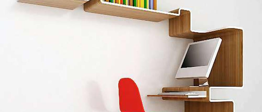 Effizient. Die K Workstation aus Sperrholz mit Bambusfurnier von MisoSoupDesign eignet sich besonders für kleine Räume. Das "gefaltete" Holzbrett bildet Buchablage und Arbeitsplatz in einem.