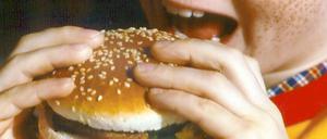 Verdorbenes Essen, verdorbene Jugend? Weiß doch jedes Kind, dass der Burger dick macht. Und doof.