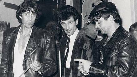Ledermänner. Die Darsteller Wilfried Glatzeder, Willy deVille und Joschka Fischer 1985 am Set des Films „Va Banque“. 