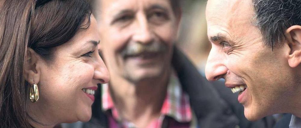 Die Berliner Integrationssenatorin Dilek Kolat (SPD) und der Rabbiner Daniel Alter, der kürzlich brutal überfallen wurde.