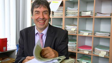 Michael Kanert (49), geboren in Schwäbisch-Gmünd, wurde nach dem Jurastudium zunächst Redakteur bei der Südwestpresse in Ulm. Seit 1995 ist er Richter am größten Sozialgericht Deutschlands in Berlin.