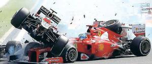 Ende in Kurve eins. Fernando Alonsos Ferrari (rechts) wird direkt nach dem Start von Romain Grosjeans Lotus torpediert. Foto: dapd
