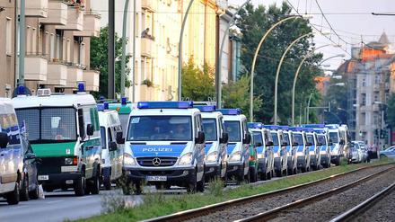 In der Geschäftsstelle von Union einbrechen? Keine gute Idee bei einem so massiven Polizeiaufgebot.