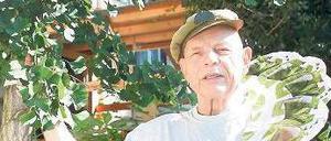 Grün verpflichtet. In seinem Garten sprießt es mehr als mannshoch: der 82-jährige Künstler Ben Wagin vor seinem hart erstrittenen Wohnhaus.