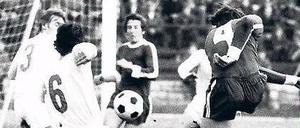 19. Februar 1977: Der 1.FC Union gewann vor 33 Jahren letztmalig ein Punktspiel in der DDR-Oberliga gegen den BFC Dynamo. Für Rainer Rohde (Nr. 3) bleibt es unvergessen. Nicht nur, weil er im direkten Familienduell auf seinen Bruder Peter traf, sondern vor allem, weil er ein Jahr zuvor bei Dynamo aussortiert worden war.