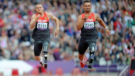 Wojtek Czyz (l.) and Heinrich Popow beim 200-Meter-Sprint.