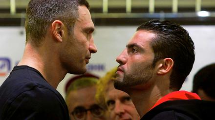Immerhin: Den Blicken von Witali Klitschko hielt Manuel Charr (r.) stand.
