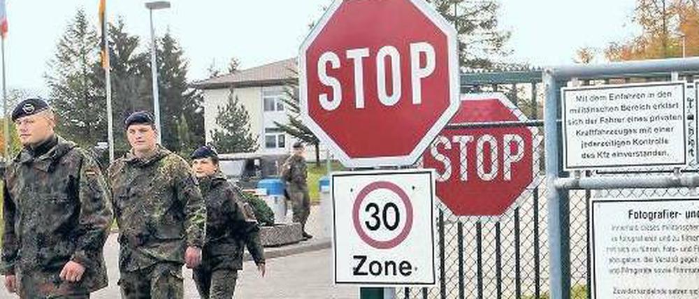 Die neuen Strukturen bei der Bundeswehr verlangen den Soldaten viel ab. Eine Untersuchung des Bundeswehrverbands hat nun ergeben, dass mehr als die Hälfte der Führungskräfte in der Truppe sogar an Kündigung gedacht hat. 
