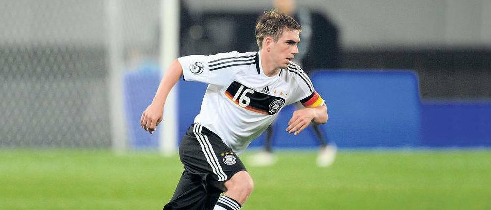 Mit neuer Dynamik. Nach der Enttäuschung bei der EM hat Philipp Lahm ein großes Ziel: Er will mit der Nationalmannschaft in zwei Jahren Weltmeister werden.