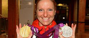 Alles glänzt. Schwimmerin Kirsten Bruhn feiert ihre Gold- und Silbermedaillen beim "Berliner Abend" im "Deutschen Haus".