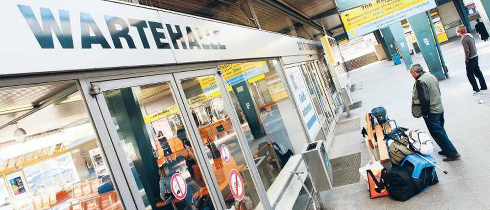 Von Ahlbeck bis Zwiesel. Vom Busbahnhof ZOB in Charlottenburg kommt man an viele Ziele. Nach Hamburg geht es täglich bis zu vierzehnmal. Foto: picture-alliance/ZB