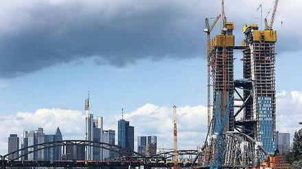 Höher, schneller, weiter. Kritiker sehen den wachsenden Einfluss der EZB mit Sorge. In Frankfurt am Main entsteht derzeit eine neue Zentrale für die Zentralbank. 