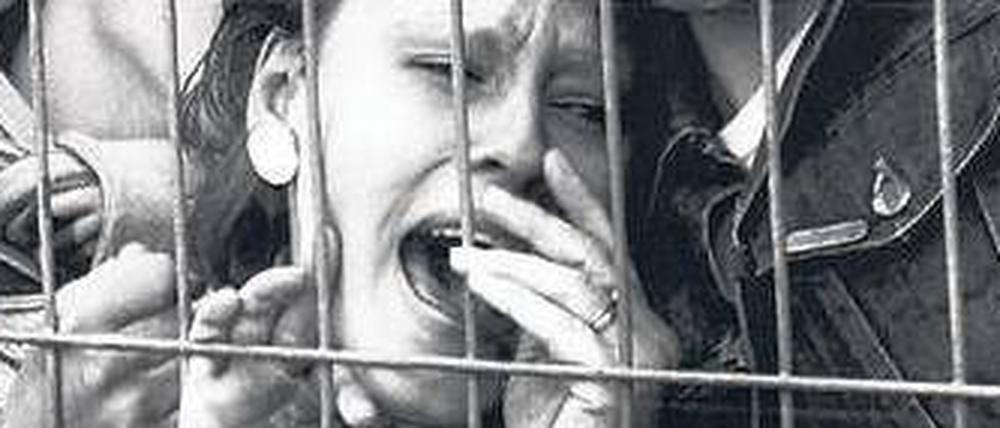 Diese Gitter gibt es nicht mehr. hinter den Zäunen im Stadion von Sheffield wurden die Menschen erdrückt. Die Polizei hat bei der Katastrophe im April 1989 versagt. Doch es wurde vertuscht. 