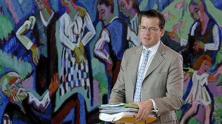 "Dicke Bretter", nennen Mitarbeiter die Gutachten des Wissenschaftlichen Dienstes des Bundestags. Karl-Theodor zu Guttenberg verwendete Teile daraus für seine Dissertation.