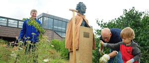 Auch der Tagesspiegel selbst beteiligte sich mit Redakteuren an unserer Aktion Saubere Sache - auch hier mit Leserunterstützung. Der jüngste Helfer war fast vier, der älteste über Sechzig.