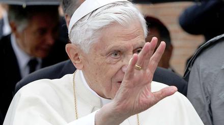 Benedikt XVI. auf dem Weg in den Libanon.