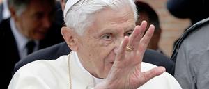 Benedikt XVI. auf dem Weg in den Libanon.