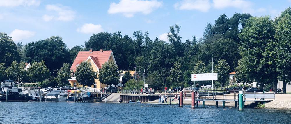 Rechts der Imchenplatz, also der Festplatz von Berlin-Kladow.