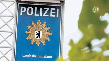 Viele Fragen. Von Innensenator Frank Henkel und seinem Vorgänger Ehrhart Körting werden Antworten im Fall des V-Mannes erwartet. 