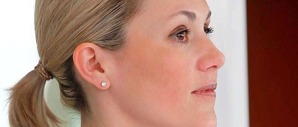 Rund sieben Monate nach dem Rücktritt ihres Mannes vom Amt des Bundespräsidenten meldet sich die ehemalige First Lady Bettina Wulff zurück in der Öffentlichtkeit.