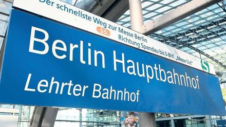 Wechselschritt. Die Schilder im Hauptbahnhof haben wieder Extras.Foto: dpa