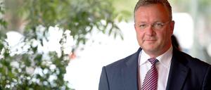 Innensenator Frank Henkel steht massiv unter Druck. Möglicherweise haben Berliner Sicherheitsbehörden bei den NSU-Ermittlungen geschlampt.