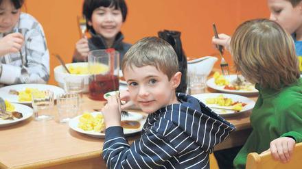 Schmeckt nicht gibt’s doch. Das Essen an vielen Berliner Schulen hat keine gute Qualität. 