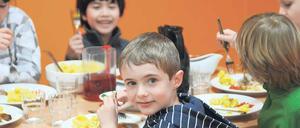Schmeckt nicht gibt’s doch. Das Essen an vielen Berliner Schulen hat keine gute Qualität. 