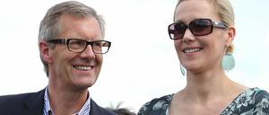 Besten Filmstoff gibt nach Ansicht von Nico Hofmann das Leben von Ex-Bundespräsident Christian Wulff (l.) und seiner Frau Bettina her.