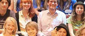 Auf diesem Gruppenbild trägt Sonja ein Nerd-Shirt. Sie ist die Zweite von links, schräg rechts über ihr sitzt John Green