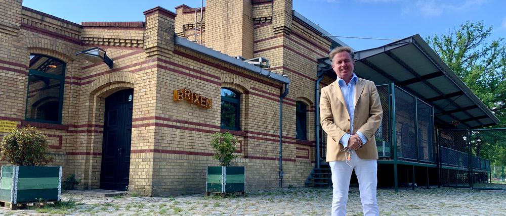 Investor Christian Gérôme hat vor drei Jahren den ehemaligen Güterbahnhof Zehlendorf gekauft. Dazu gehört auch das historische Bahnhofsgebäude.