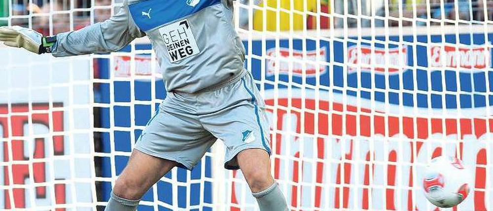 Hinten nicht ganz dicht. Tim Wiese war an zwei Gegentoren mitschuldig, allzu oft ließ ihn aber auch sein Team im Stich. Foto: dpa
