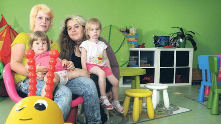 Vier, die sich gefunden haben. Jessica Lehmann und ihre Tochter Shirley Chantal (links) lernten Jessica Pak und deren Tochter Alina Marie in der „Jule“ kennen. 