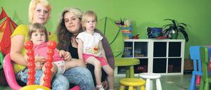 Vier, die sich gefunden haben. Jessica Lehmann und ihre Tochter Shirley Chantal (links) lernten Jessica Pak und deren Tochter Alina Marie in der „Jule“ kennen. 