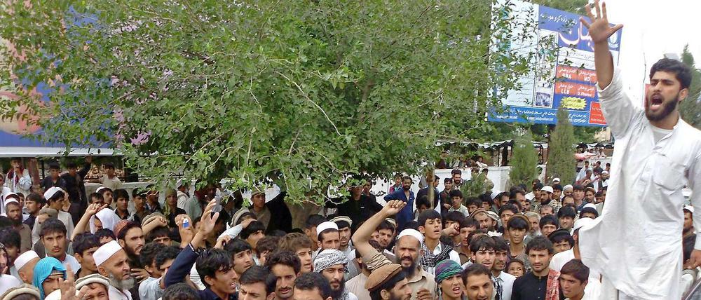 Der Tod mehrerer Frauen und Mädchen, die bei einem Nato-Luftangriff ums Leben kamen, löst in Afghanistan Proteste aus.