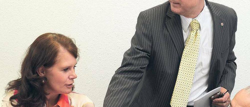 Unter Konkurrenten. Saskia Ludwig trat vorige Woche von allen CDU-Ämtern zurück. Dieter Dombrowski versucht, das Erbe anzutreten. Beim Fraktionssitz ist ihm das gerade so gelungen. Foto: dpa/Bernd Settnik