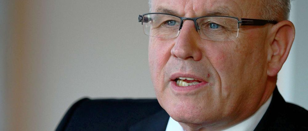 Unionsfraktionschef Volker Kauder (CDU) hat "Meinungskampf" in jungen Jahren noch ganz wörtlich erlebt.