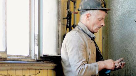 Feierabend. Betriebsrenten sollen die gesetzliche Rente aufstocken. In vielen Fällen schießt der Arbeitgeber etwas dazu, manchmal übernimmt er die Beiträge sogar ganz. Falls nicht, sollten Arbeitnehmer auch alternative Sparmöglichkeiten prüfen, raten Experten. 